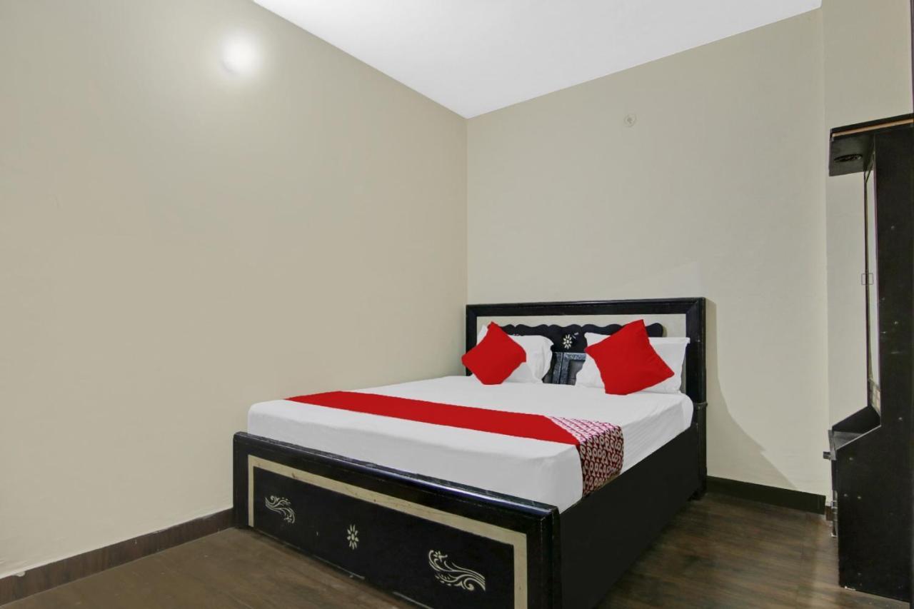 Oyo Flagship A K Galaxy Room's Hotel New Delhi