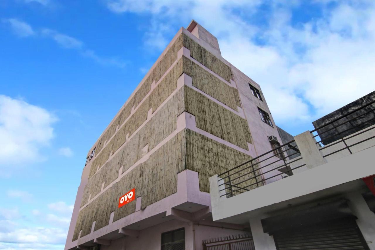 Oyo Flagship A K Galaxy Room's 3* New Delhi