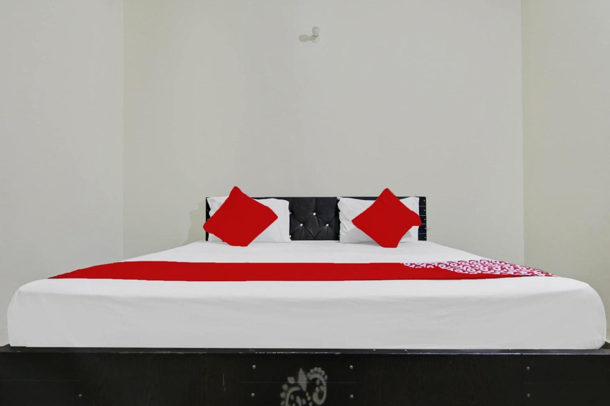 Oyo Flagship A K Galaxy Room's 3* New Delhi